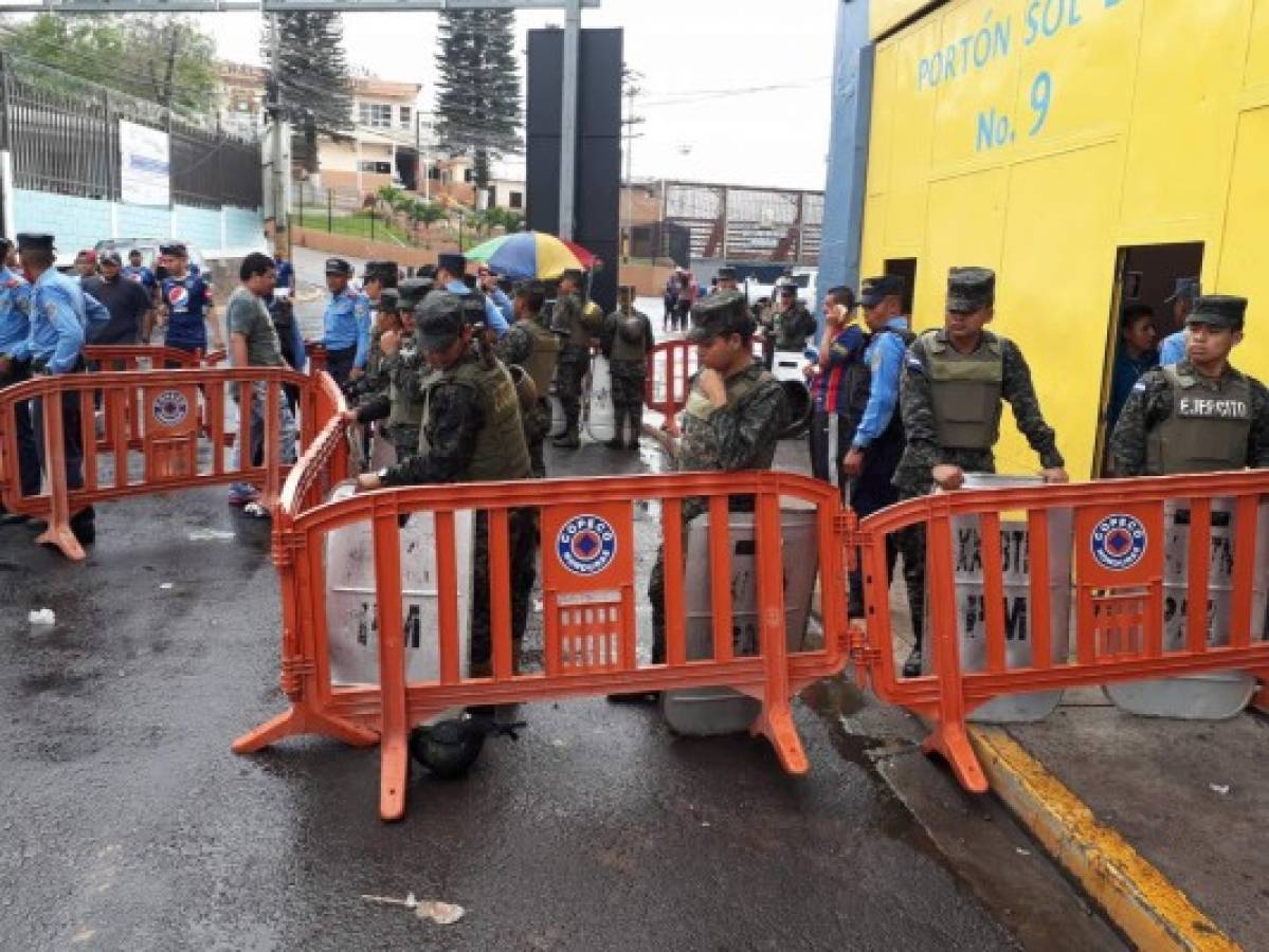 Gran ambiente: Máxima seguridad y lluvia en el estadio Nacional para la final Motagua-Marathón