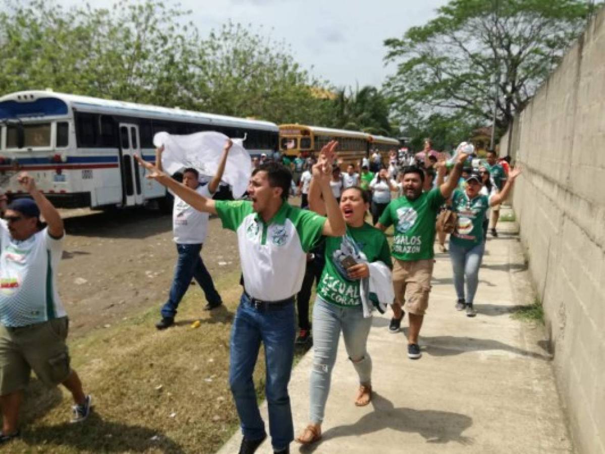 ¡Invasión porteña! Aficionados del Platense se toman el estadio de Tocoa