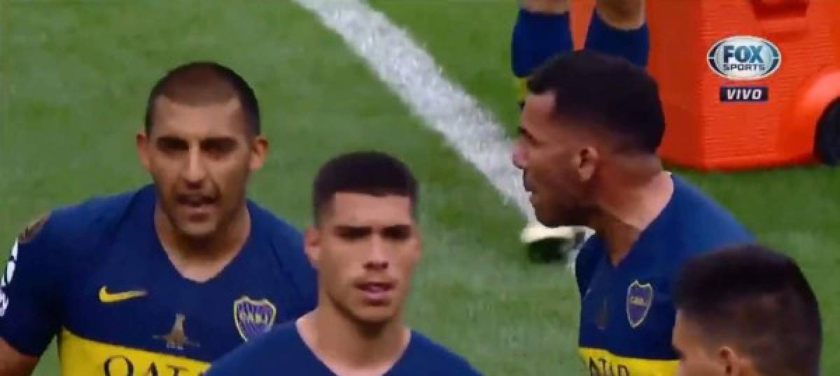 No se vio en TV: El regaño de Tévez a jugadores de Boca y la manta que enoja a River