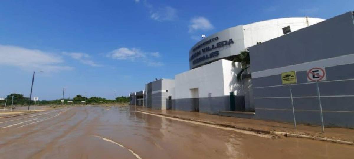 ¿Cuánto tardarán en habilitarlo? Así luce el aeropuerto de San Pedro Sula tras el paso de Eta