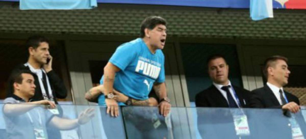 Las fotos de Maradona totalmente descontrolado en el Argentina-Nigeria