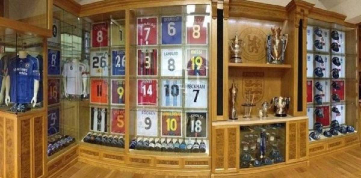 Messi, Ronaldinho y Maynor Figueroa: Los futbolistas que tienen su propio museo de camisas