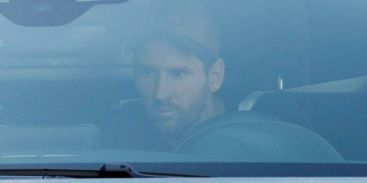 Cero sonrisas y fue el primero en llegar: Así fue el regreso de Messi a la Ciudad Deportiva de Barcelona