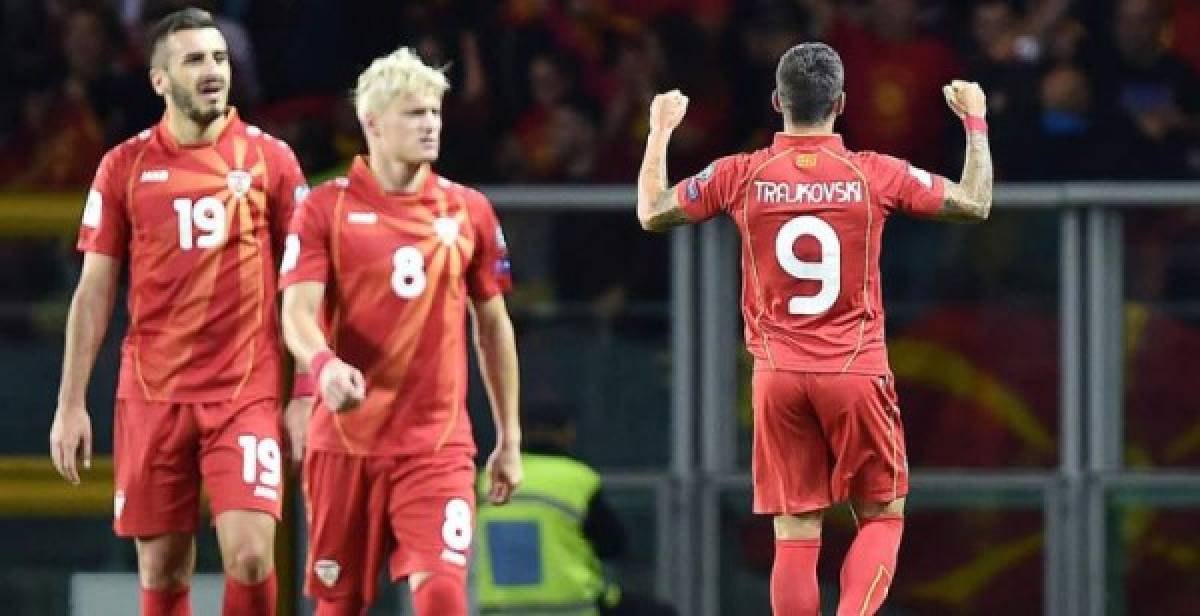 Turin (Italy), 06/10/2017.- Macedonia's Aleksandar Trajkovski (R) celebrates scoring during the FIFA 2018 World Cup Group G qualifying soccer match between Italy and Macedonia in Turin, Italy, 06 October 2017. (Mundial de Fútbol, Italia) EFE/EPA/ALESSANDRO DI MARCO