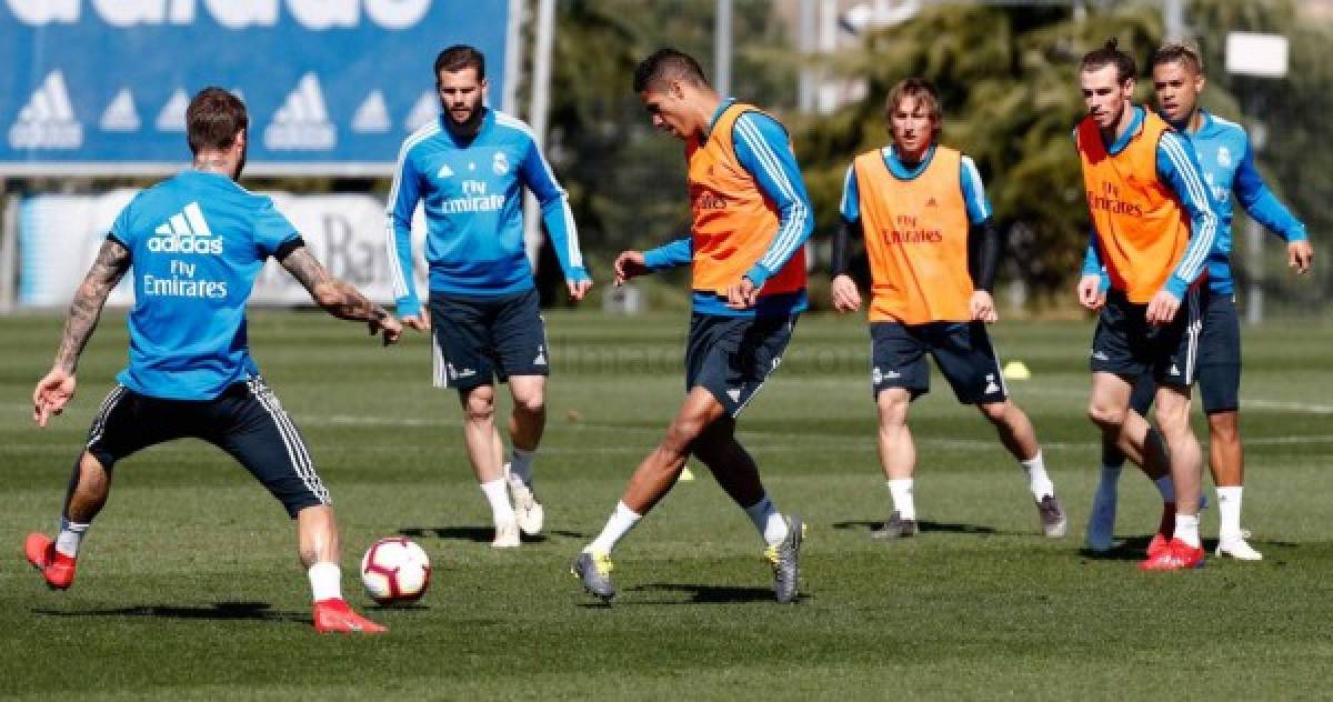 FOTOS: El cariño a Benzema, la primera charla y el aplauso a Ramos en el primer entrenamiento de Zidane en el Real Madrid