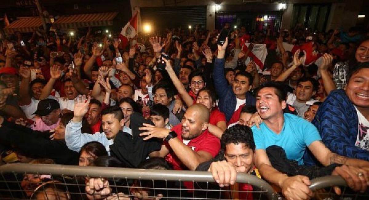 El impresionante recibimiento de la Selección de Perú a su llegada a Buenos Aires