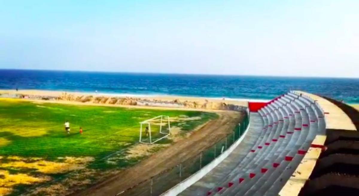 México tiene uno de los estadios más extraños del mundo: está a la orilla del mar y enamora a la afición