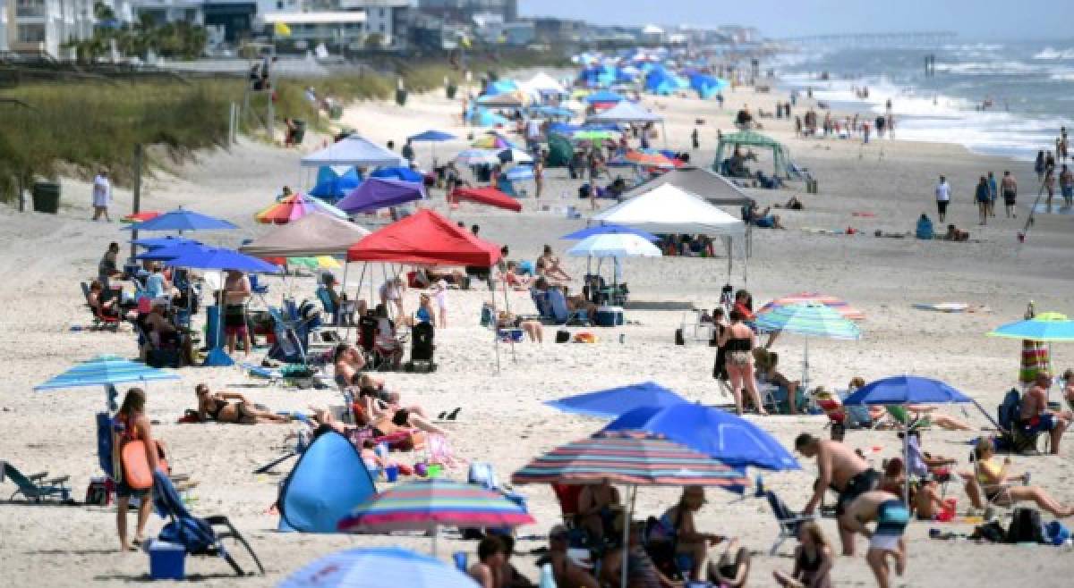 Locura en Estados Unidos: aborrotaron las playas sin importar el coronavirus y así fue captado el presidente Trump