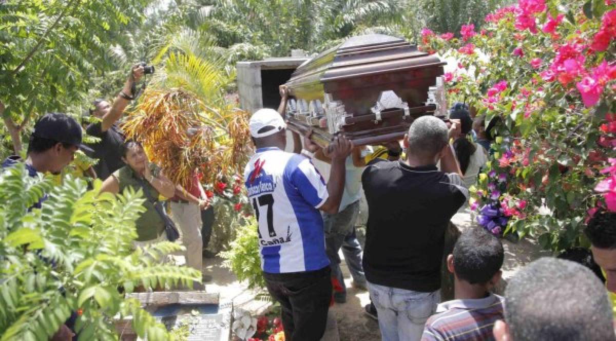 Multitudinario adiós a Enrique Reneau en su natal Jutiapa