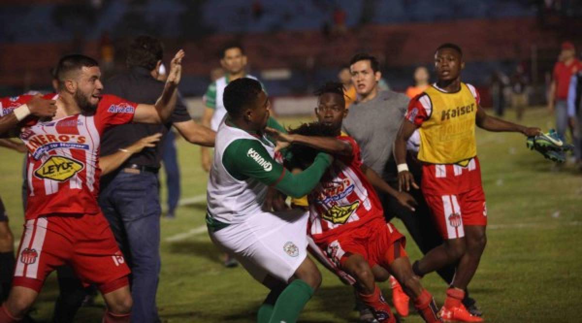 En fotos: Así fue el violento enfrentamiento entre jugadores de Vida y Marathón