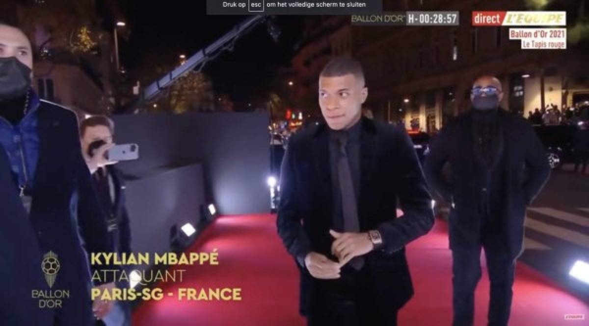 ¿¡Spiderman!? La curiosa alfombra roja del Balón de Oro 2021: el gesto de Mbappé y el jugador que llegó con su madre