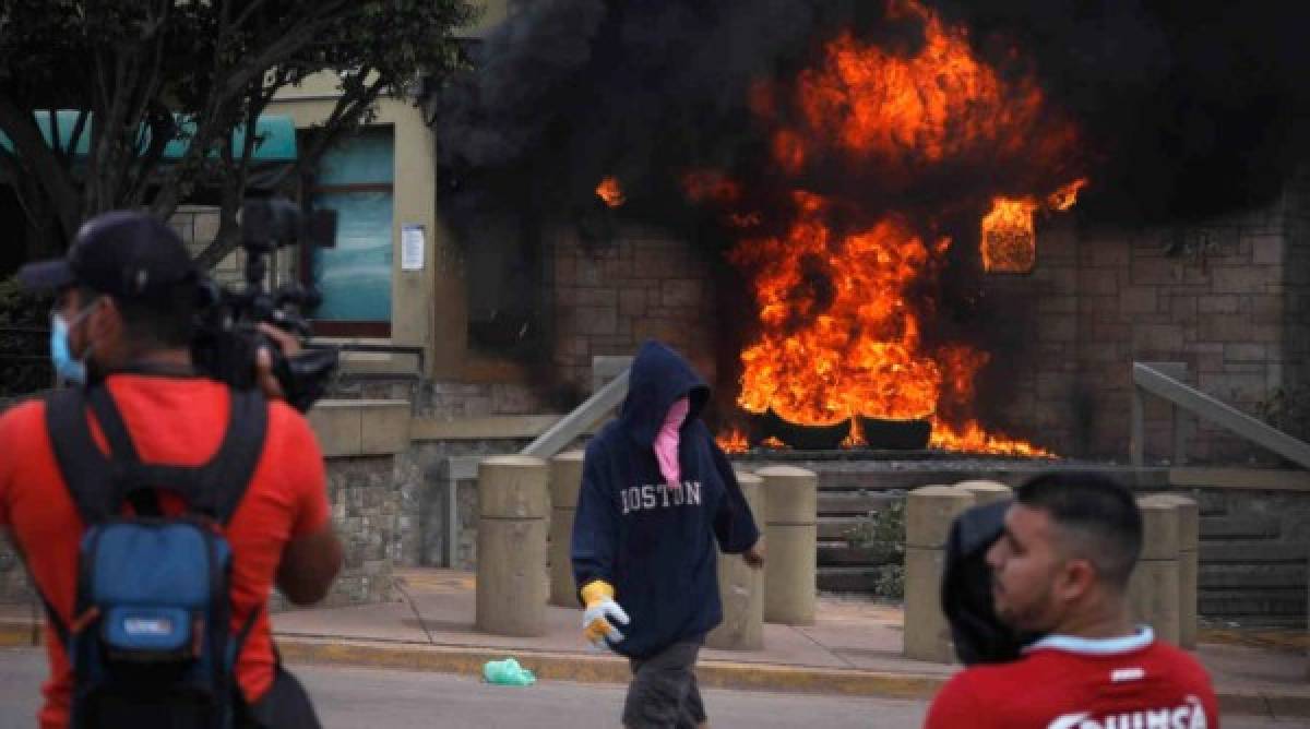 Protestas en Honduras: Otra jornada de batallas campales entre la policías y manifestantes