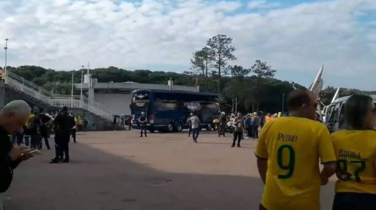 El color: Bonito ambiente en el estadio Beira Río para el Brasil-Honduras