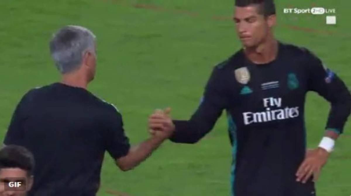 LO MÁS CURIOSO: ¿Qué hacía CR7 en la banca? el frío saludo de Mourinho con los madridistas