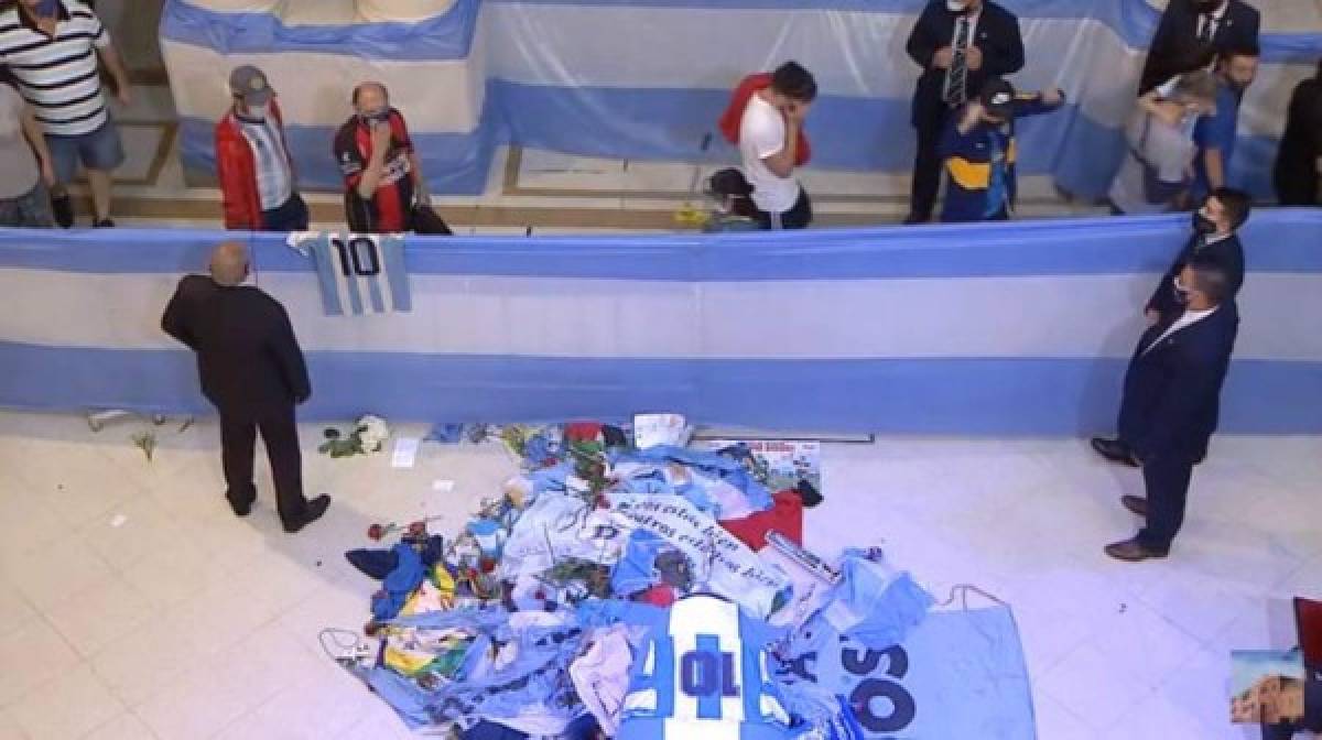 Desgarrador y todos llorando: Así le dieron el último adiós a Diego Maradona en Argentina  