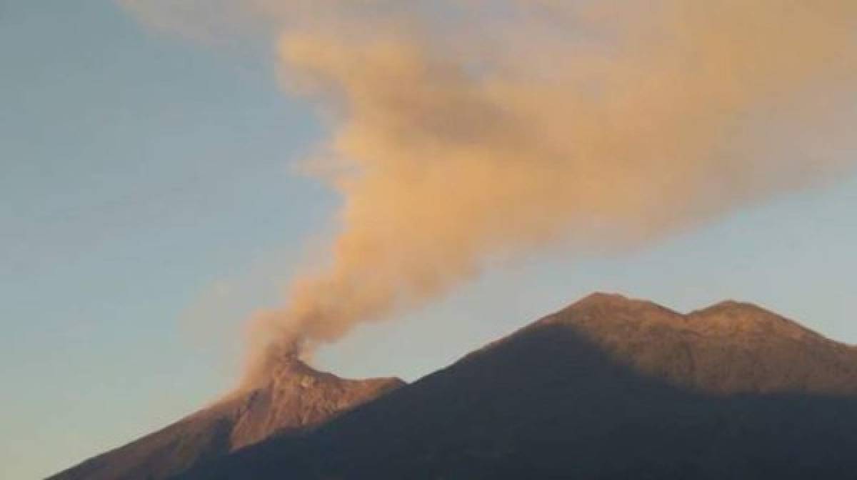 Erupción del Volcán de Fuego acapará la atención previo al Guatemala-Honduras