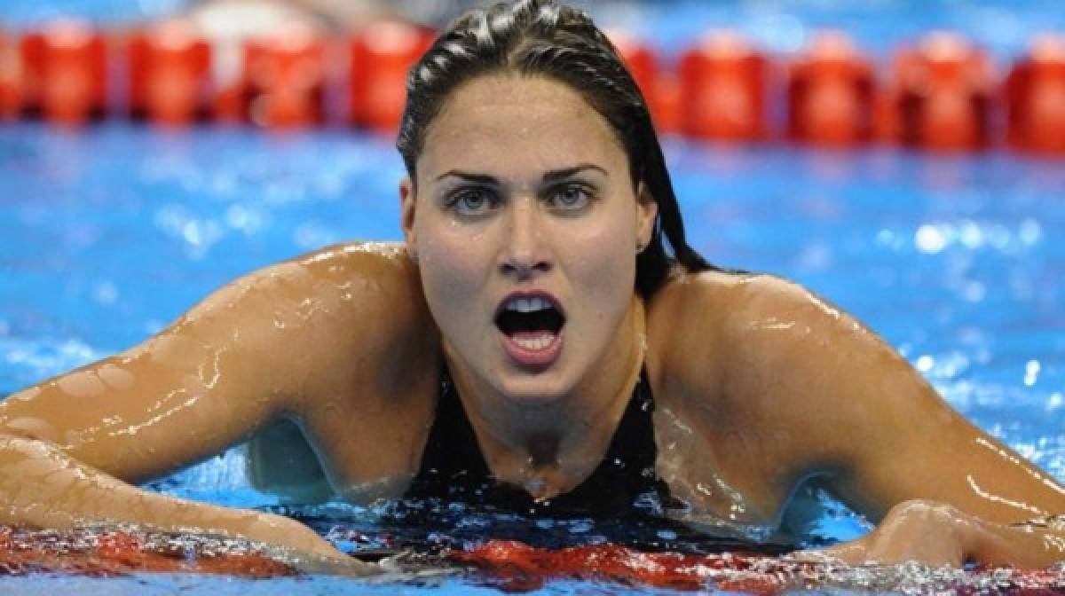 Zsuzsanna Jakabos, la nadadora húngara que roba suspiros fuera de la piscina