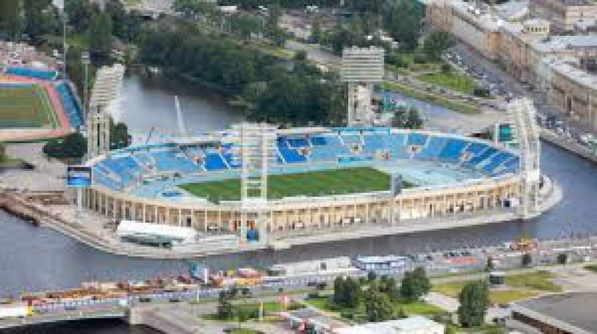 Terrible: Colapsa estadio Peterburgsky en San Petersburgo y muere trabajador