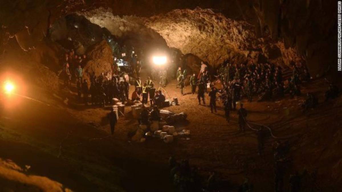 Impactantes imágenes: Así es la cueva en Tailandia donde 12 niños futbolistas siguen atrapados