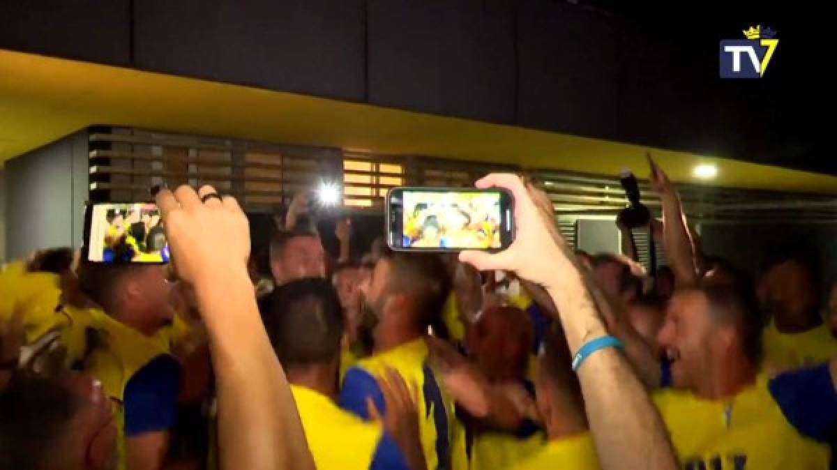 ¡A Primera oé! Las imágenes del eufórico festejo del Cádiz del Choco tras sellar el ascenso