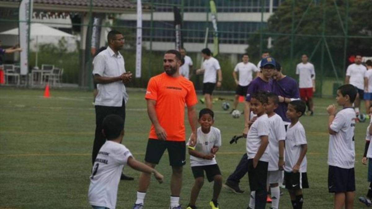 Dani Carvajal comparte conocimientos de fútbol con niños y jóvenes panameños