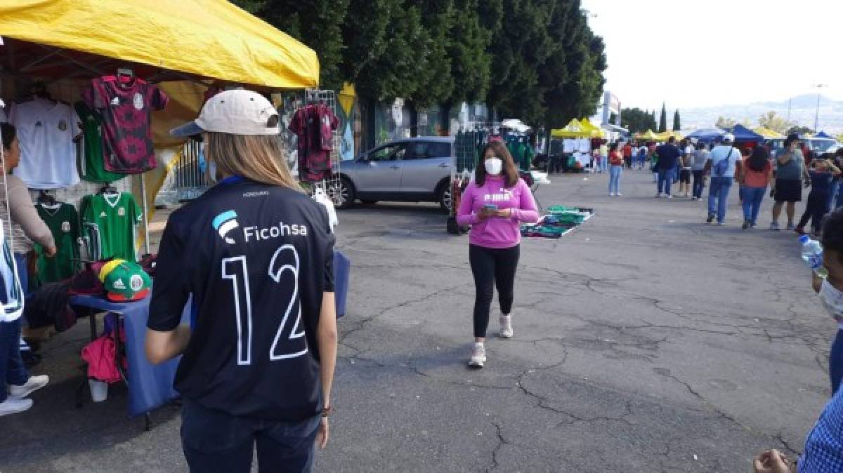 Fotos: Afición catracha llega en gran número al estadio Azteca para apoyar a Honduras ante México