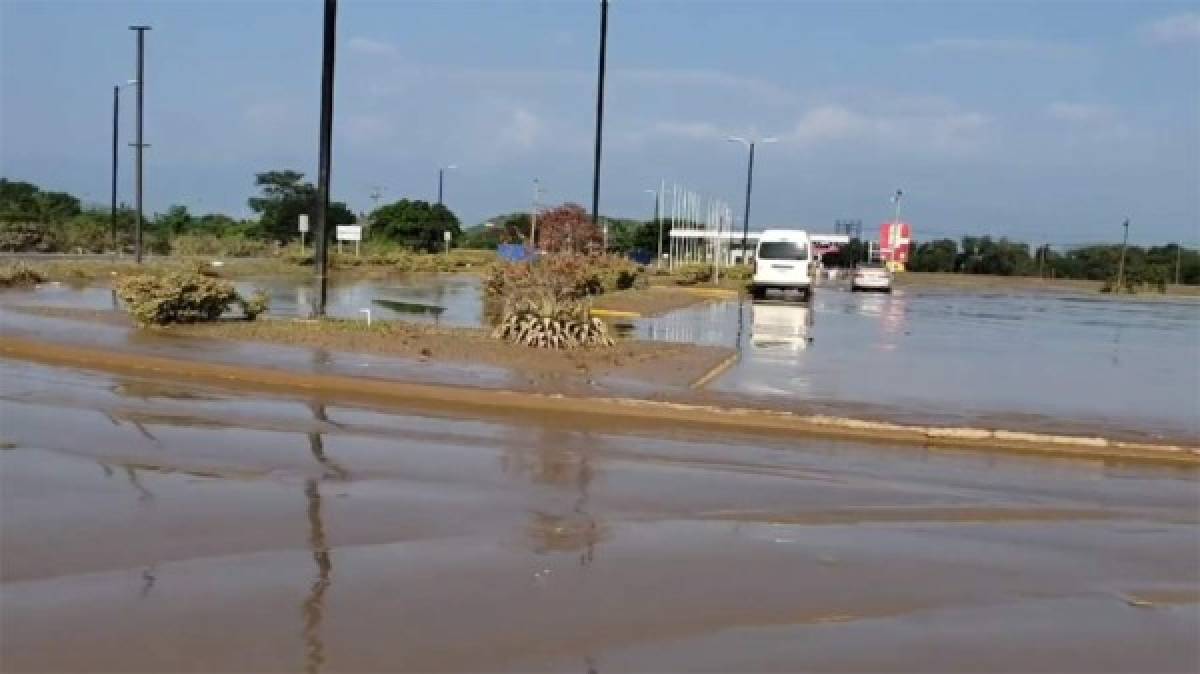 ¿Cuánto tardarán en habilitarlo? Así luce el aeropuerto de San Pedro Sula tras el paso de Eta