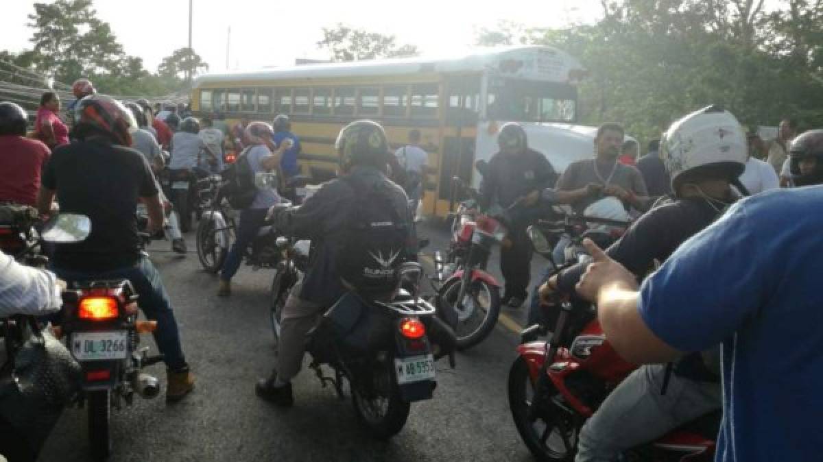FOTOS: Carreteras bloqueadas por paro de transportistas de Honduras