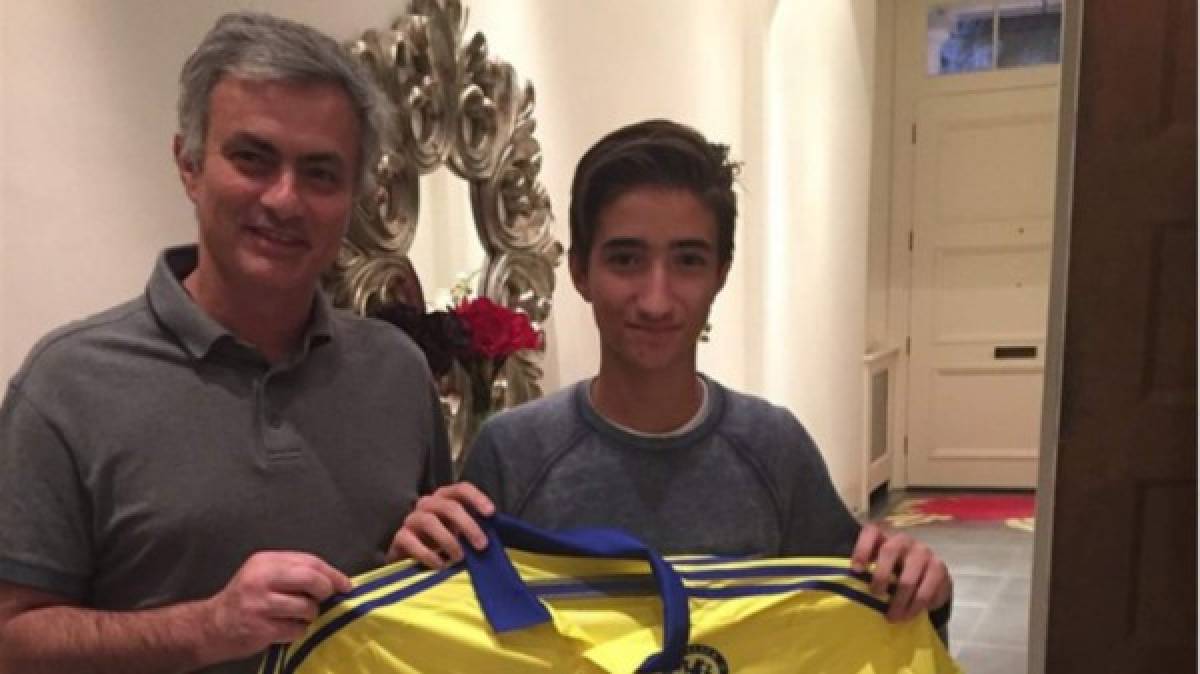 El hijo de Mourinho 'explota' por los abucheos contra Fábregas