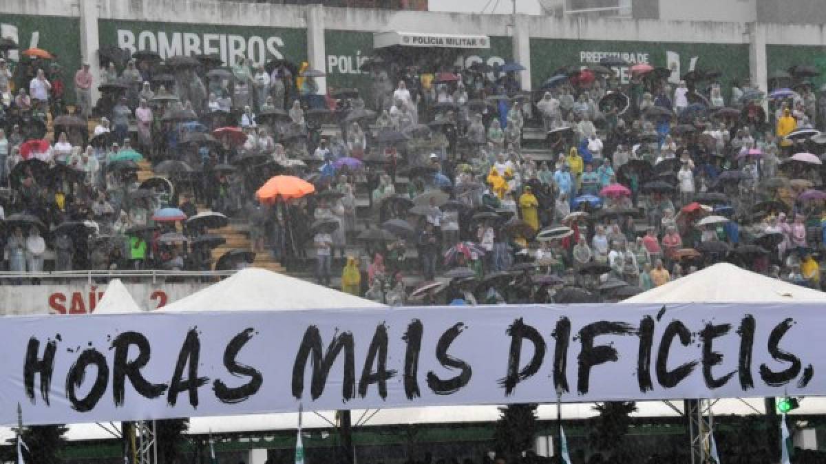 ¡Desgarrador! Brasil despide entre lágrimas y aplausos a los jugadores del Chapecoense