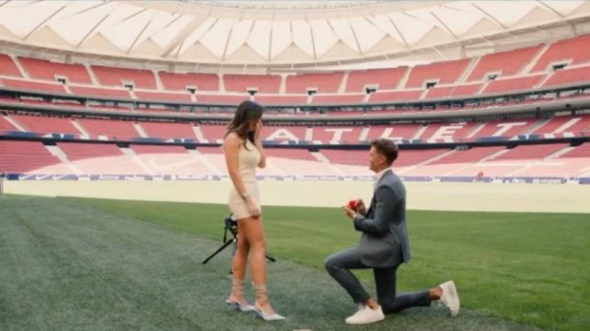 Marcos Llorente le pide matrimonio a su novia en el Wanda Metropolitano; la reacción de la chica fue épica   