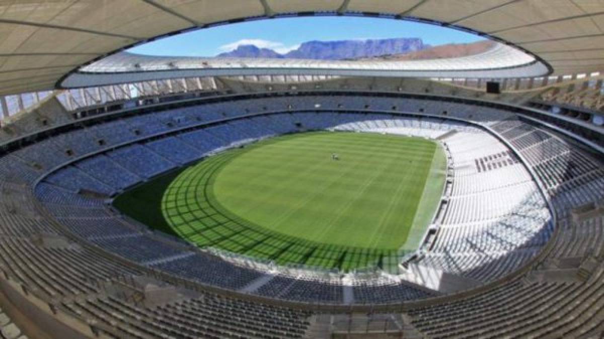 Estadios mundialistas que han sido demolidos y otros están abandonados; dos de Sudáfrica y uno en Brasil