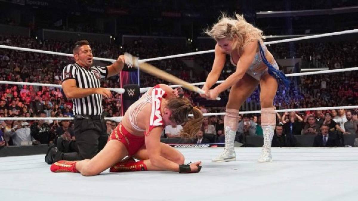 La sangrienta paliza que recibió Ronda Rousey en la WWE por Charlotte Flair