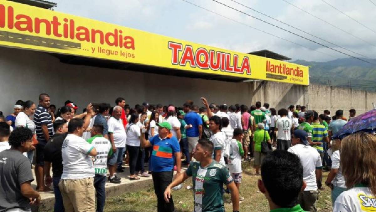 ¡Invasión porteña! Aficionados del Platense se toman el estadio de Tocoa