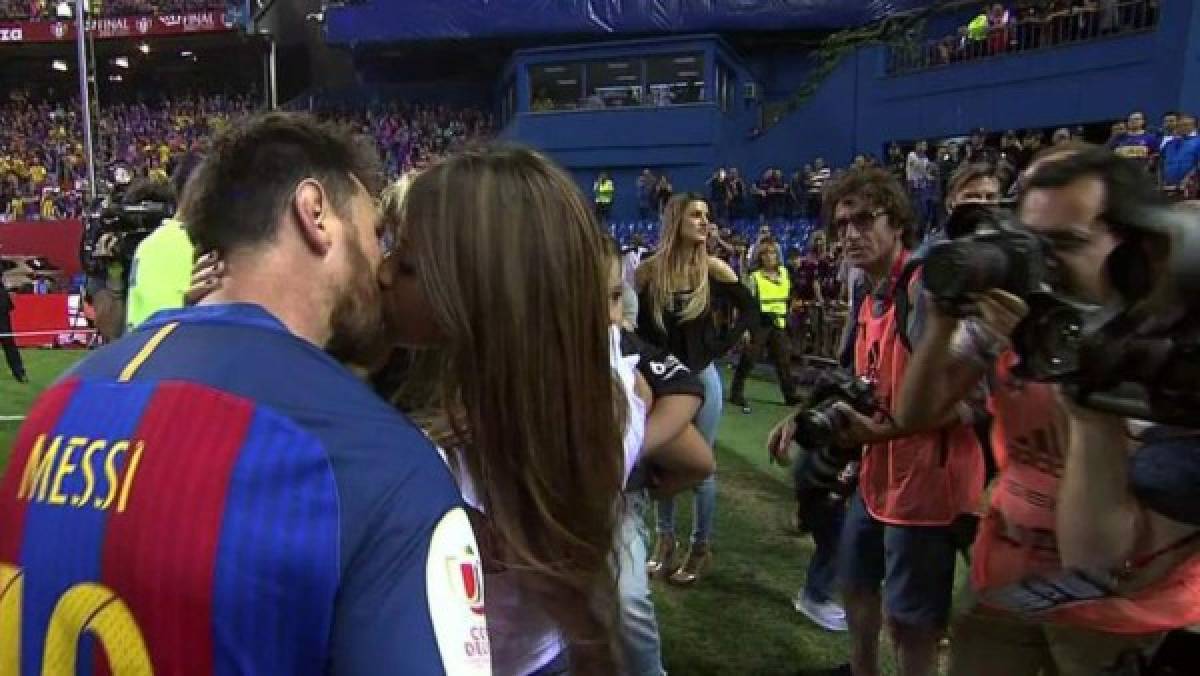 NO SE VIO POR TV: El beso de Antonella a Messi, el hijo de Piqué y la celebración del Barcelona