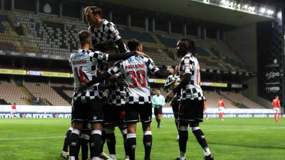 ¡Euforia y júbilo! El festejo del Boavista al vencer a Benfica con Alberth Elis como el mejor del partido