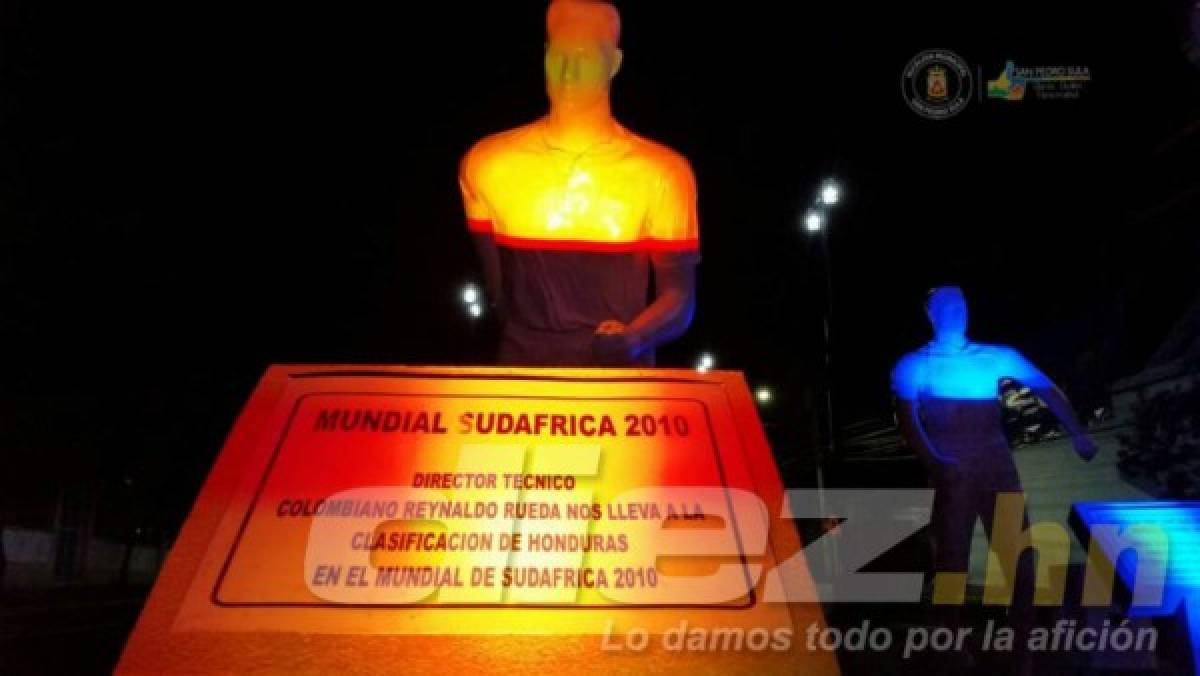 El estadio Morazán cambia de nombre y así luce con su plaza mundialista