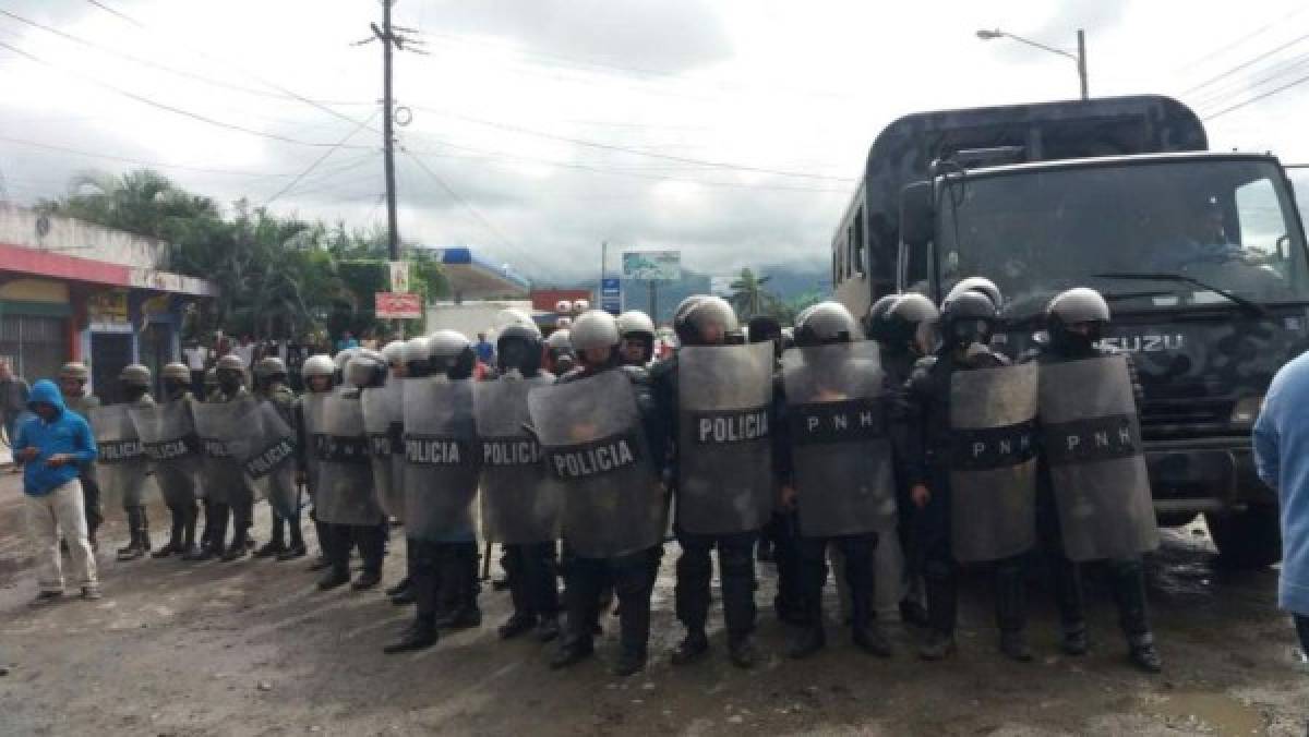 Bloqueos de calles y enfrentamientos dejan protestas en Honduras