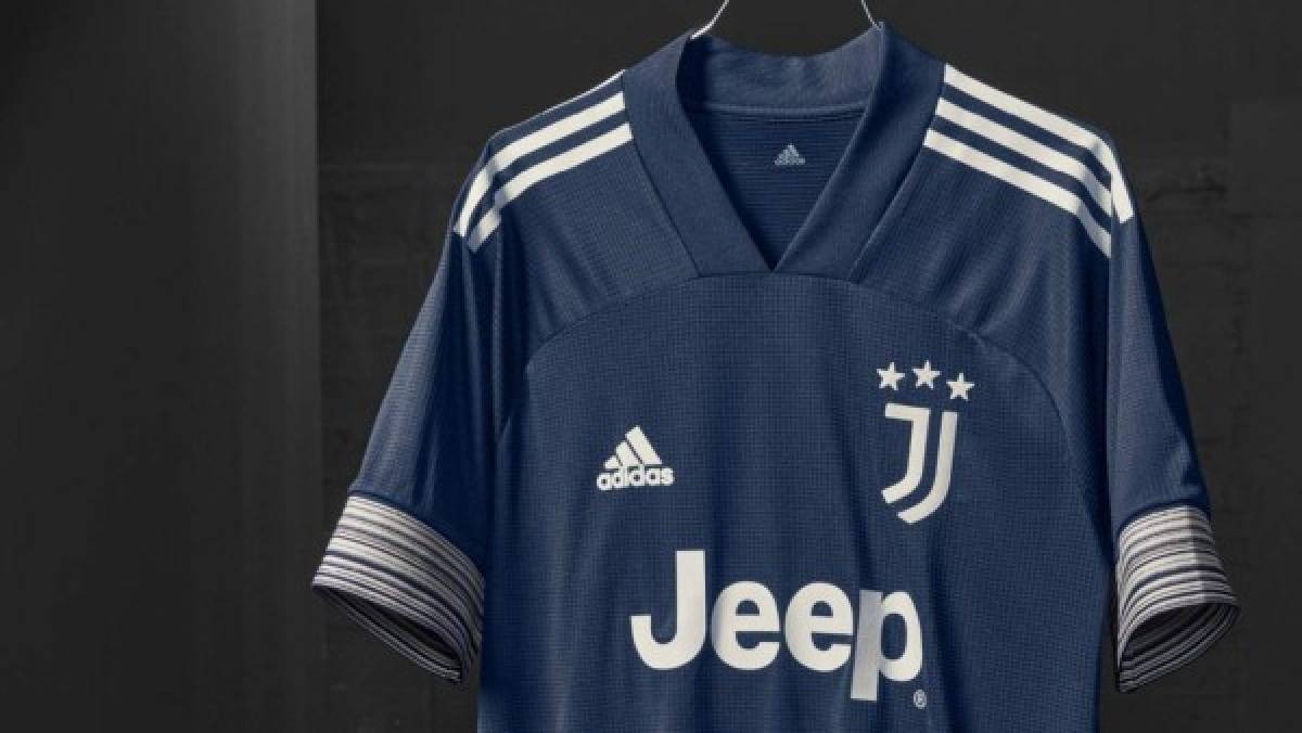 Cristiano Ronaldo presenta la segunda camiseta de la Juventus para la temporada 2020/21  