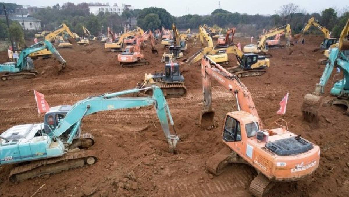 Así marcha la construcción del hospital exprés en Wuhan para frenar el coronavirus