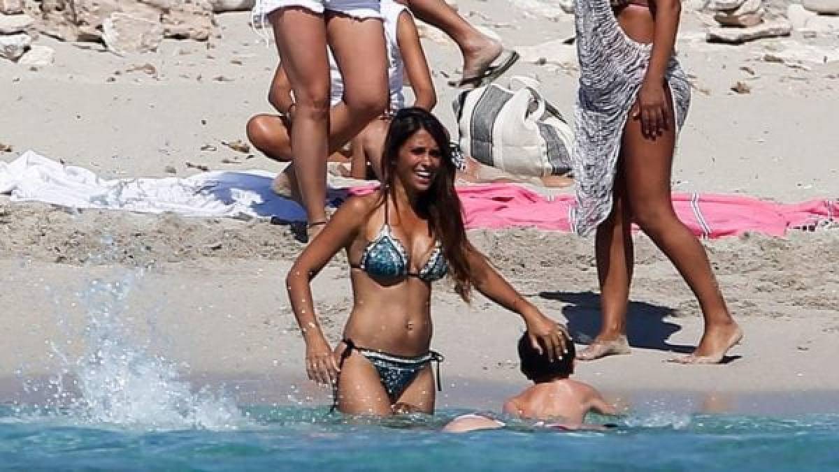 ¡De infarto! Las otras fotos que dejaron las vacaciones de Antonella Rocuzzo y Messi