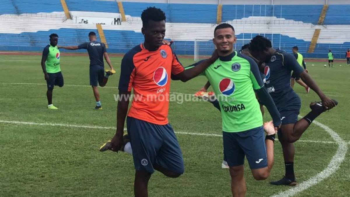 FOTOS: Risas, bromas y pastel en reconocimiento de cancha de Motagua y Managua