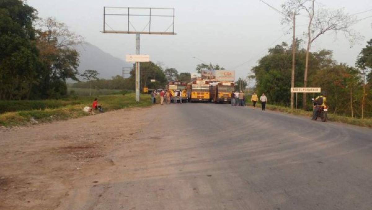 FOTOS: Carreteras bloqueadas por paro de transportistas de Honduras