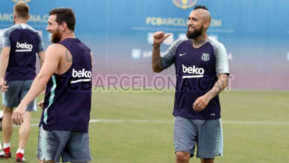 Así recibieron a Arturo Vidal en su primer entrenamiento con el FC Barcelona