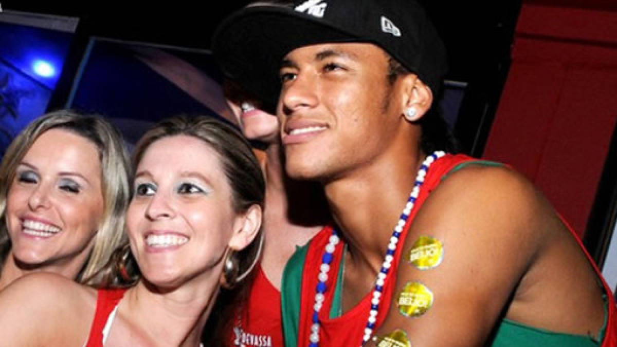 Neymar, un fiestero y adicto a las redes