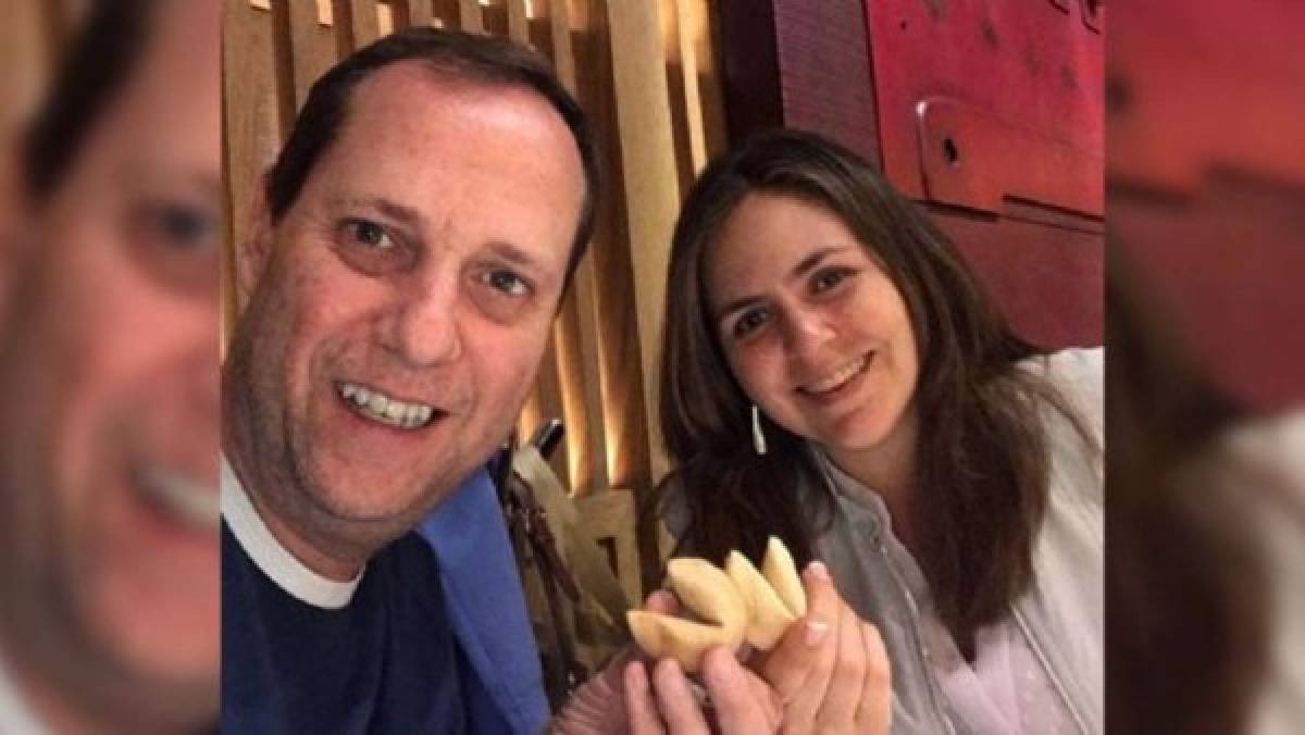 Paco Villa, narrador de TUDN, revela cómo se enamoró de su hermanastra y la convirtió en su esposa