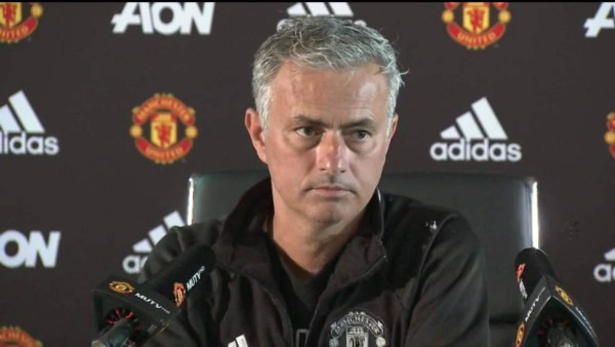 Aficionados del Manchester United recaudan dinero para pagar finiquito de Mourinho