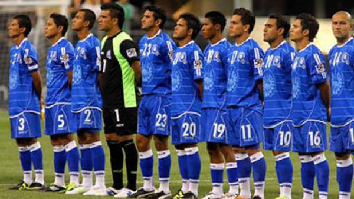 ¡El Salvador castiga a 14 futbolistas de por vida!
