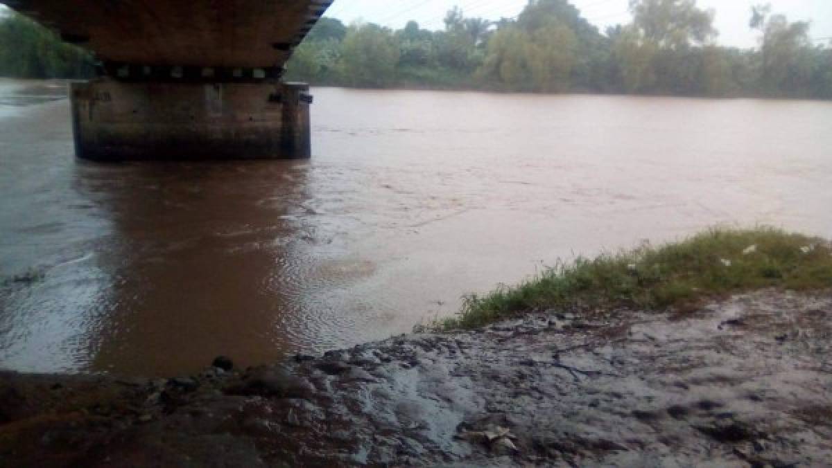 Tormenta Eta ya es huracán categoría 2 y deja calles inundadas en la ciudad de Tela