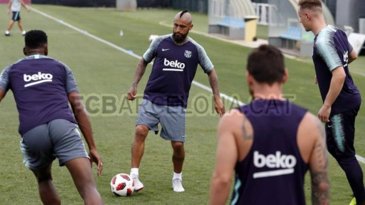 Así recibieron a Arturo Vidal en su primer entrenamiento con el FC Barcelona